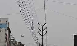 рд╡рд┐рджреНрдпреБрдд рд╡рд┐рднрд╛рдЧ рдХреА рд▓рд╛рдкрд░рд╡рд╛рд╣реА рдмрдиреА рдореМрдд рдХрд╛ рдЖрдордВрддреНрд░рдг, рдкрдВрдбрд┐рдд рджреАрдирджрдпрд╛рд▓ рдЙрдкрд╛рдзреНрдпрд╛рдп рдирдЧрд░ рдХреНрд╖реЗрддреНрд░ рдореЗрдВ рдЬрд░реНрдЬрд░ рддрд╛рд░реЛрдВ рд╕реЗ рдмрдврд╝рд╛ рдЦрддрд░рд╛ рд╡рд┐рджреНрдпреБрдд рд╡рд┐рднрд╛рдЧ рдХреА рд▓рд╛рдкрд░рд╡рд╛рд╣реА рдмрдиреА рдореМрдд рдХрд╛ рдЖрдордВрддреНрд░рдг, рдкрдВрдбрд┐рдд рджреАрдирджрдпрд╛рд▓ рдЙрдкрд╛рдзреНрдпрд╛рдп рдирдЧрд░ рдХреНрд╖реЗрддреНрд░ рдореЗрдВ рдЬрд░реНрдЬрд░ рддрд╛рд░реЛрдВ рд╕реЗ рдмрдврд╝рд╛ рдЦрддрд░рд╛