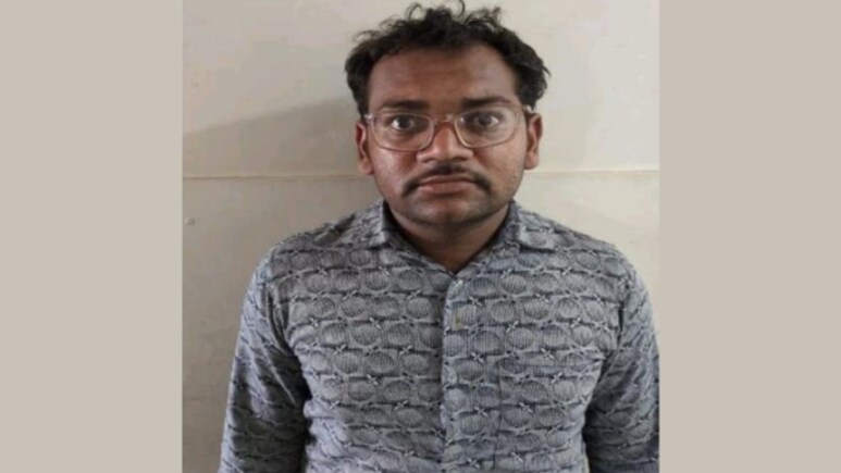 भारत में कितने गद्दार? अब गुजरात से पकड़ा गया एक और शख्स, जानिए कैसे बना ISI को मोहरा भारत में कितने गद्दार? अब गुजरात से पकड़ा गया एक और शख्स, जानिए कैसे बना ISI को मोहरा