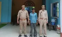 तेज़ रफ्तार मिट्टी लदे ट्रैक्टर ने ली ग्रामीण की जान, अवैध खनन के खिलाफ भड़के लोग