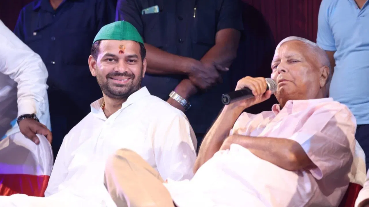 लालू यादव का बड़ा फैसला, बड़े बेटे तेजप्रताप को पार्टी से निकाला, परिवार से भी किया बेदखल लालू यादव का बड़ा फैसला, बड़े बेटे तेजप्रताप को पार्टी से निकाला, परिवार से भी किया बेदखल