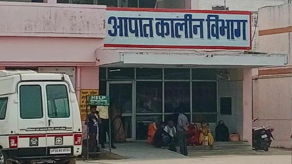 शाहजहांपुर मेडिकल कॉलेज में ऑक्सीजन गैस के रिसाव से मची भगदड़, एक की मौत शाहजहांपुर मेडिकल कॉलेज में ऑक्सीजन गैस के रिसाव से मची भगदड़, एक की मौत