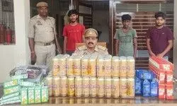 तीन अन्तर्राज्यीय शराब तस्कर गिरफ्तार, 85 लीटर अवैध शराब बरामद तीन अन्तर्राज्यीय शराब तस्कर गिरफ्तार, 85 लीटर अवैध शराब बरामद