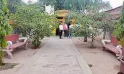 सकलडीहा क्षेत्र की सात ग्राम पंचायतों का निरीक्षण, लापरवाही पर दो सफाई कर्मियों का वेतन रोका गया