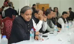 पाकिस्तान की तो धज्जियां उड़ा रहे हैं शशि थरूर, अब बोले- गांधी का देश भी ऐसा होने पर दूसरा गाल आगे नहीं करेगा