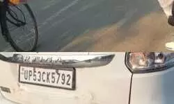 कार की टक्कर से मोटरसाइकिल सवार गंभीर रूप से घायल