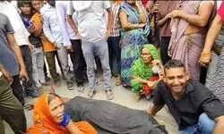 सराय ममरेज में युवक की हत्या, परिजनों ने किया चक्काजाम सराय ममरेज में युवक की हत्या, परिजनों ने किया चक्काजाम