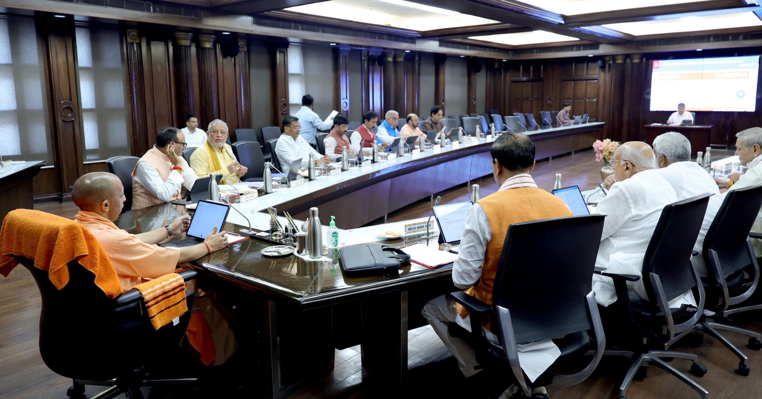 राशन की दुकानों से लेकर होम स्टे नीति तक कई अहम प्रस्तावों पर लगी मुहर, पढ़ें हर अपडेट राशन की दुकानों से लेकर होम स्टे नीति तक कई अहम प्रस्तावों पर लगी मुहर, पढ़ें हर अपडेट