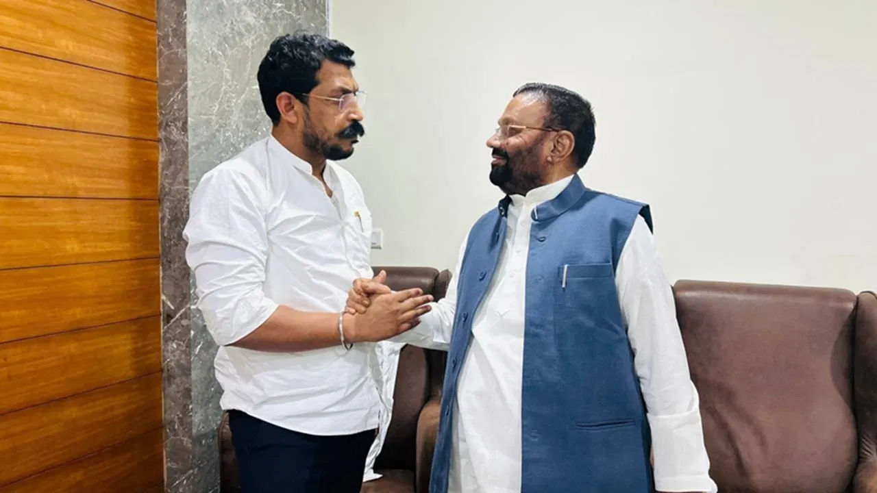 अखिलेश के फॉर्मूले का तोड़ और थर्ड फ्रंट की तैयारी में चंद्रशेखर अखिलेश के फॉर्मूले का तोड़ और थर्ड फ्रंट की तैयारी में चंद्रशेखर
