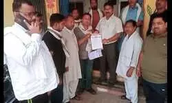 नई बस्ती प्यास से बेहाल, कांग्रेस ने सौंपा नगर पालिका के ईओ को ज्ञापन