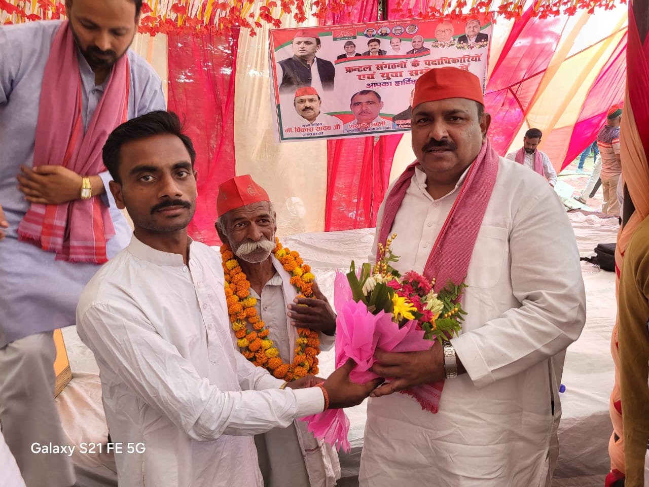 समाजवादी पार्टी की समीक्षा बैठक- भाजपा ने हरदोई को अंधकार, बेरोजगारी, महंगाई और सांप्रदायिकता दी। समाजवादी पार्टी की समीक्षा बैठक- भाजपा ने हरदोई को अंधकार, बेरोजगारी, महंगाई और सांप्रदायिकता दी।