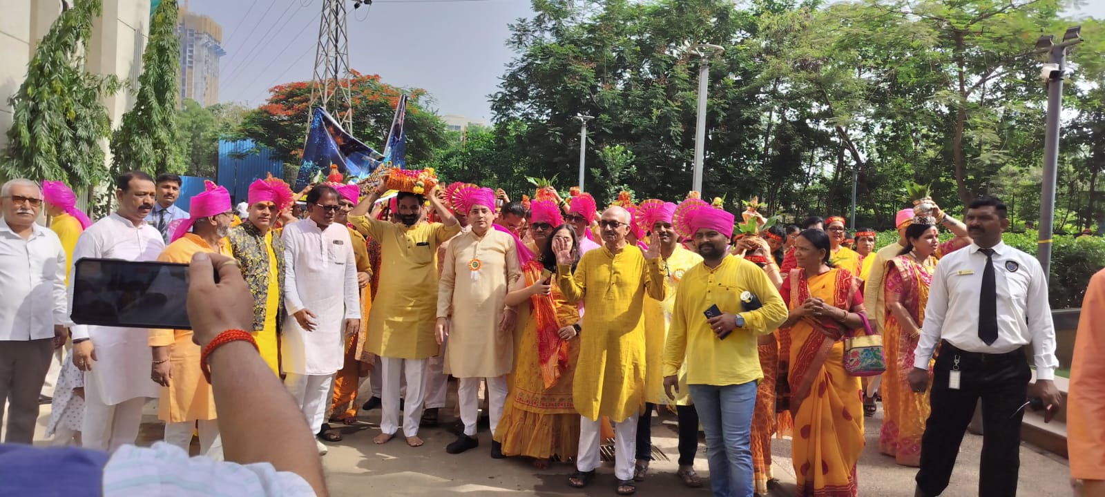 लोढ़ा अमारा, ठाणे में श्रीमद् भागवत कथा का भव्य शुभारंभ- महिलाओं की कलश यात्रा और श्रद्धालुओं की भारी उपस्थिति के साथ शुरू हुई कथा लोढ़ा अमारा, ठाणे में श्रीमद् भागवत कथा का भव्य शुभारंभ- महिलाओं की कलश यात्रा और श्रद्धालुओं की भारी उपस्थिति के साथ शुरू हुई कथा