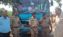 हाथरस: हाइटेंशन लाइन से टकराई श्रद्धालुओं की बस, एक की मौत और दो गंभीर