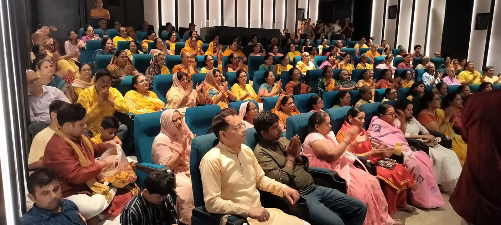 लोढ़ा अमारा में श्रीकृष्ण जन्मोत्सव की भव्य धूम- भागवत कथा आयोजन के बीच श्रद्धालु भाव-विभोर लोढ़ा अमारा में श्रीकृष्ण जन्मोत्सव की भव्य धूम- भागवत कथा आयोजन के बीच श्रद्धालु भाव-विभोर