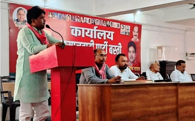 जनहित के सवालों पर संघर्ष तेज करें समाजवादी- महेन्द्रनाथ यादव जनहित के सवालों पर संघर्ष तेज करें समाजवादी- महेन्द्रनाथ यादव