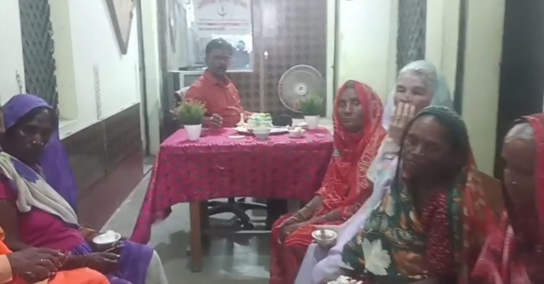 वरिष्ठ समाजसेवी अनिल कुमार प्रधान का जन्मदिन वृद्धाश्रम में सेवा व स्नेह के संग हुआ हर्षोल्लास से संपन्न