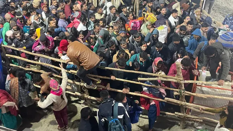महाकुंभ भगदड़ पर फिर घिरी योगी सरकार, अखिलेश ही नहीं हाईकोर्ट भी पूछ चुका है ये 3 बड़े सवाल महाकुंभ भगदड़ पर फिर घिरी योगी सरकार, अखिलेश ही नहीं हाईकोर्ट भी पूछ चुका है ये 3 बड़े सवाल