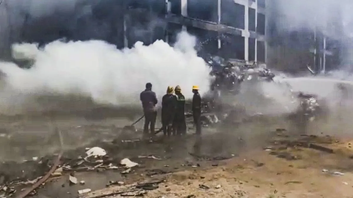 अहमदाबाद प्लेन हादसे के बाद हेल्पलाइन नंबर जारी, जानें मदद के लिए कहां करें संपर्क? अहमदाबाद प्लेन हादसे के बाद हेल्पलाइन नंबर जारी, जानें मदद के लिए कहां करें संपर्क?