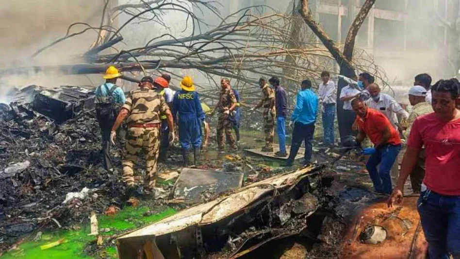 अहमदाबाद प्लेन क्रैश से लेकर पहलगाम हमले तक, 6 महीने में 5 बड़े हादसे अहमदाबाद प्लेन क्रैश से लेकर पहलगाम हमले तक, 6 महीने में 5 बड़े हादसे