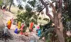 рд╣рд░реЗ рдкреЗрдбрд╝реЛрдВ рдХреЗ рд░рдЦрд╡рд╛рд▓реЗ рдмрдиреЗ рдЧреНрд░рд╛рдореАрдг, рдкреНрд░рдзрд╛рди рдХреА рдордирдорд╛рдиреА рдкрд░ рд▓рдЧрд╛рдИ рд▓рдЧрд╛рдо рд╣рд░реЗ рдкреЗрдбрд╝реЛрдВ рдХреЗ рд░рдЦрд╡рд╛рд▓реЗ рдмрдиреЗ рдЧреНрд░рд╛рдореАрдг, рдкреНрд░рдзрд╛рди рдХреА рдордирдорд╛рдиреА рдкрд░ рд▓рдЧрд╛рдИ рд▓рдЧрд╛рдо