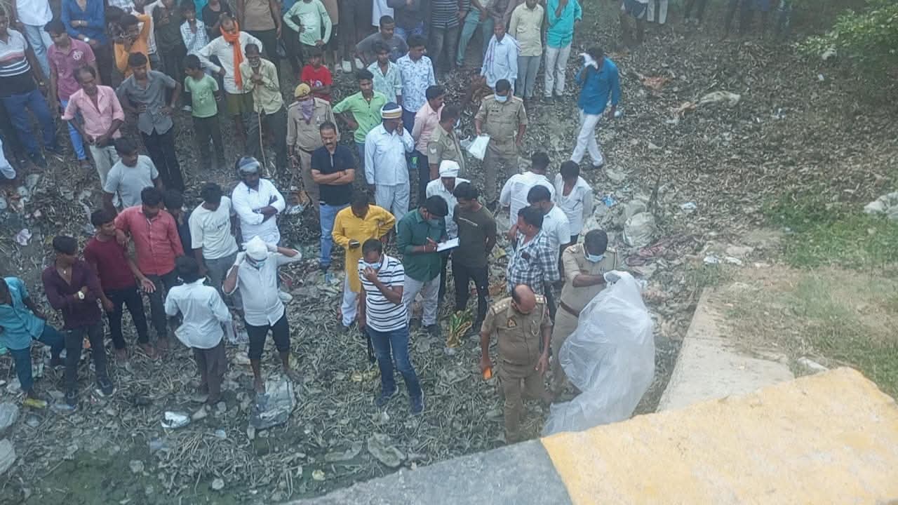 अज्ञात व्यक्ति का पुराना सड़ा हुआ शव बरामद अज्ञात व्यक्ति का पुराना सड़ा हुआ शव बरामद
