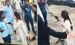 рд╣рд░рджреЛрдИ-рдЫреЛрдЯреА рд╕реА рдмрд╛рдд рдкрд░ рд▓рдбрд╝рдХреА рдиреЗ рддрд╛рди рджреА рд░рд┐рд╡рд╛рд▓реНрд╡рд░, рдкреЗрдЯреНрд░реЛрд▓ рдкрдВрдк рдХреЗ рд╕реАрд╕реАрдЯреАрд╡реА рдореЗрдВ рдХреИрдж рд╣реБрдИ рдШрдЯрдирд╛ рд╣рд░рджреЛрдИ-рдЫреЛрдЯреА рд╕реА рдмрд╛рдд рдкрд░ рд▓рдбрд╝рдХреА рдиреЗ рддрд╛рди рджреА рд░рд┐рд╡рд╛рд▓реНрд╡рд░, рдкреЗрдЯреНрд░реЛрд▓ рдкрдВрдк рдХреЗ рд╕реАрд╕реАрдЯреАрд╡реА рдореЗрдВ рдХреИрдж рд╣реБрдИ рдШрдЯрдирд╛