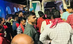 рдмрд▓рд┐рдпрд╛ рдореЗрдВ рдореМрдд рдмрдирдХрд░ рд╕рдбрд╝рдХ рдкрд░ рджреМрдбрд╝рд╛ рдбреАрд╕реАрдПрдо рдЯреНрд░рдХ, 19 рдХреЛ рд░реМрдВрджрд╛, рджреЛ рд░рд╛рд╣рдЧреАрд░реЛрдВ рдХреА рдЧрдИ рдЬрд╛рди рдмрд▓рд┐рдпрд╛ рдореЗрдВ рдореМрдд рдмрдирдХрд░ рд╕рдбрд╝рдХ рдкрд░ рджреМрдбрд╝рд╛ рдбреАрд╕реАрдПрдо рдЯреНрд░рдХ, 19 рдХреЛ рд░реМрдВрджрд╛, рджреЛ рд░рд╛рд╣рдЧреАрд░реЛрдВ рдХреА рдЧрдИ рдЬрд╛рди