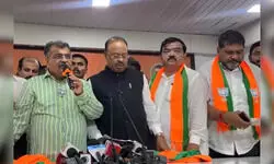 BJP ने जिस नेता पर अंडरवर्ल्ड से रिश्ते का लगाया था आरोप, अब उसी को पार्टी में किया शामिल, गरमाई महाराष्ट्र की राजनीति BJP ने जिस नेता पर अंडरवर्ल्ड से रिश्ते का लगाया था आरोप, अब उसी को पार्टी में किया शामिल, गरमाई महाराष्ट्र की राजनीति