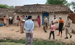 भैंस धोने को लेकर चाचा ने की भतीजे की हत्या, कुल्हाड़ी से हमला कर काट डाला; पुलिस ने किया गिरफ्तार भैंस धोने को लेकर चाचा ने की भतीजे की हत्या, कुल्हाड़ी से हमला कर काट डाला; पुलिस ने किया गिरफ्तार