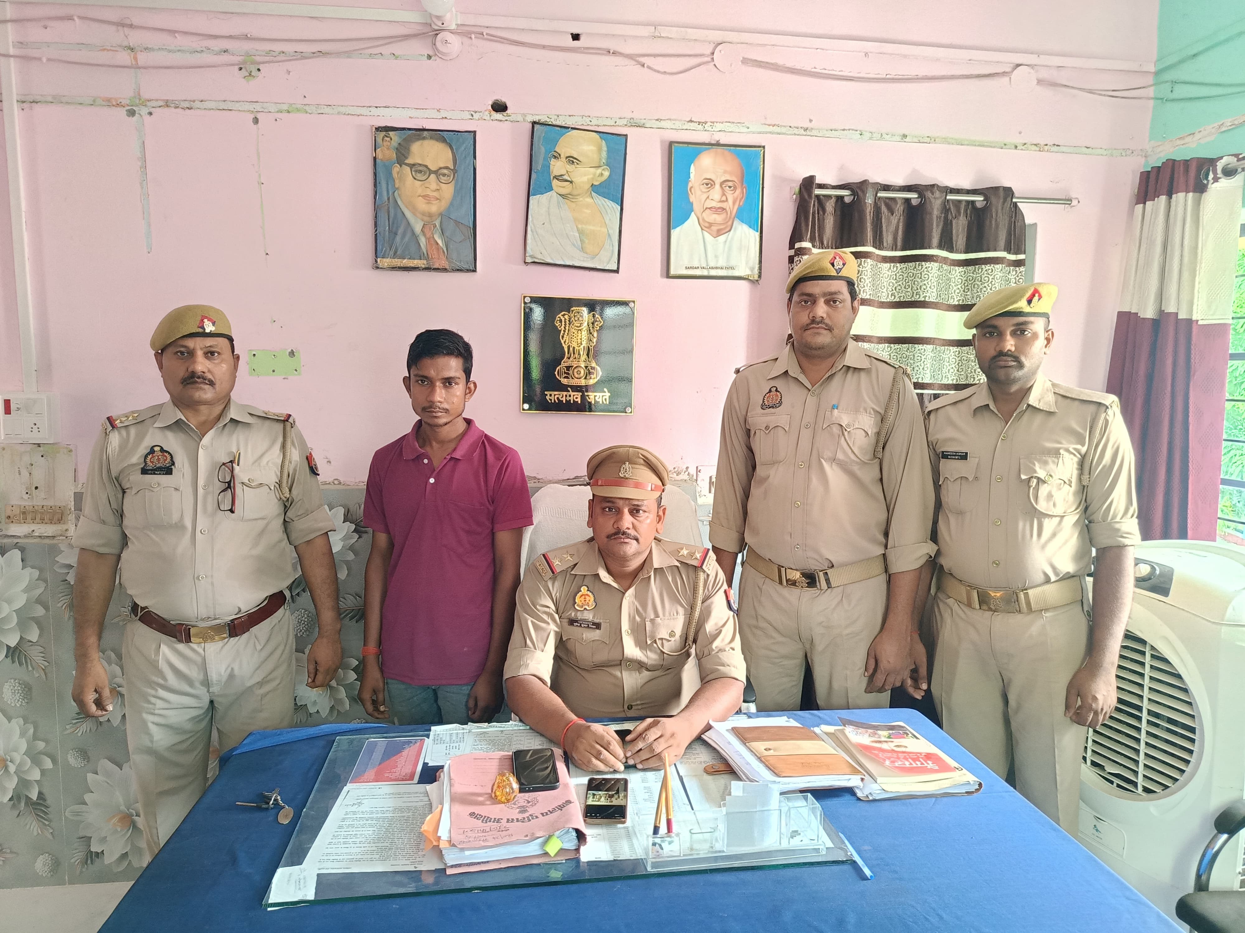 गो-तस्करी के वांछित आरोपी पर चला पुलिस का शिकंजा, ₹25 हजार का इनामी गोतस्कर को पुलिस ने दबोचा गो-तस्करी के वांछित आरोपी पर चला पुलिस का शिकंजा, ₹25 हजार का इनामी गोतस्कर को पुलिस ने दबोचा