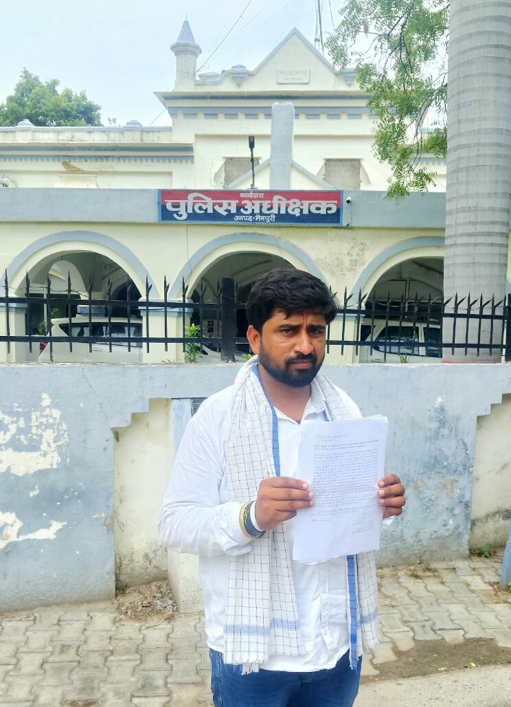 भाजपा नेता उमाकांत यादव का गला घोंटकर हत्या का प्रयास, इंस्पेक्टर किशनी पर षड्यंत्र में शामिल होने का आरोप भाजपा नेता उमाकांत यादव का गला घोंटकर हत्या का प्रयास, इंस्पेक्टर किशनी पर षड्यंत्र में शामिल होने का आरोप