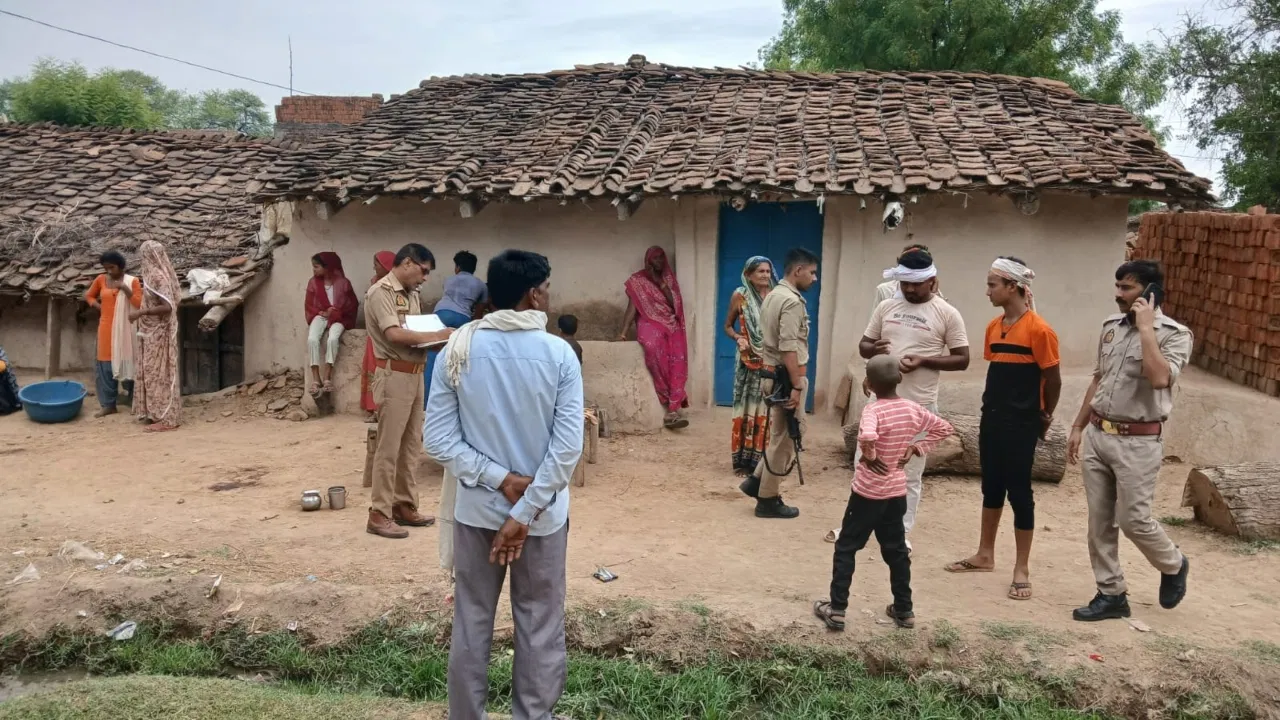 भैंस धोने को लेकर चाचा ने की भतीजे की हत्या, कुल्हाड़ी से हमला कर काट डाला; पुलिस ने किया गिरफ्तार भैंस धोने को लेकर चाचा ने की भतीजे की हत्या, कुल्हाड़ी से हमला कर काट डाला; पुलिस ने किया गिरफ्तार