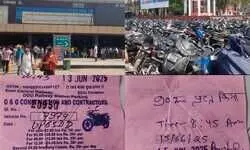 पीडीडीयू जंक्शन पर पार्किंग माफियाओं का कब्जा!36 घंटे के शुल्क पर 72 घंटे का वसूली रैकेट, विरोध करने पर यात्रियों को धमकी पीडीडीयू जंक्शन पर पार्किंग माफियाओं का कब्जा!36 घंटे के शुल्क पर 72 घंटे का वसूली रैकेट, विरोध करने पर यात्रियों को धमकी