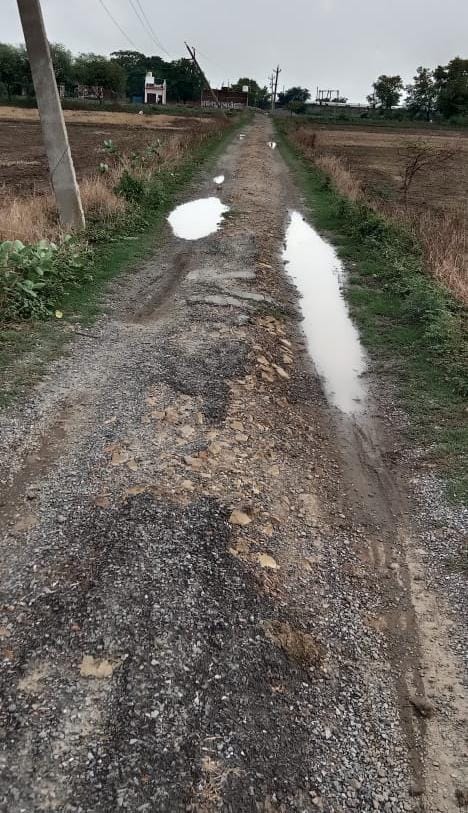 धीना-बैरी मार्ग की दुर्दशा, आधा दर्जन गांवों के ग्रामीणों की राह मुश्किल धीना-बैरी मार्ग की दुर्दशा, आधा दर्जन गांवों के ग्रामीणों की राह मुश्किल