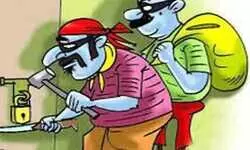 चंदौली: मुगलसराय में बेखौफ चोरों का आतंक, पुलिस बेबस—पांच बड़ी वारदातें,करीब 50 लाख की चोरी चंदौली: मुगलसराय में बेखौफ चोरों का आतंक, पुलिस बेबस—पांच बड़ी वारदातें,करीब 50 लाख की चोरी