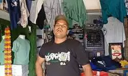 अलीनगर में चोरों का कहर: दो दुकानों से 71 हजार की चोरी, CCTV भी उखाड़ ले गए