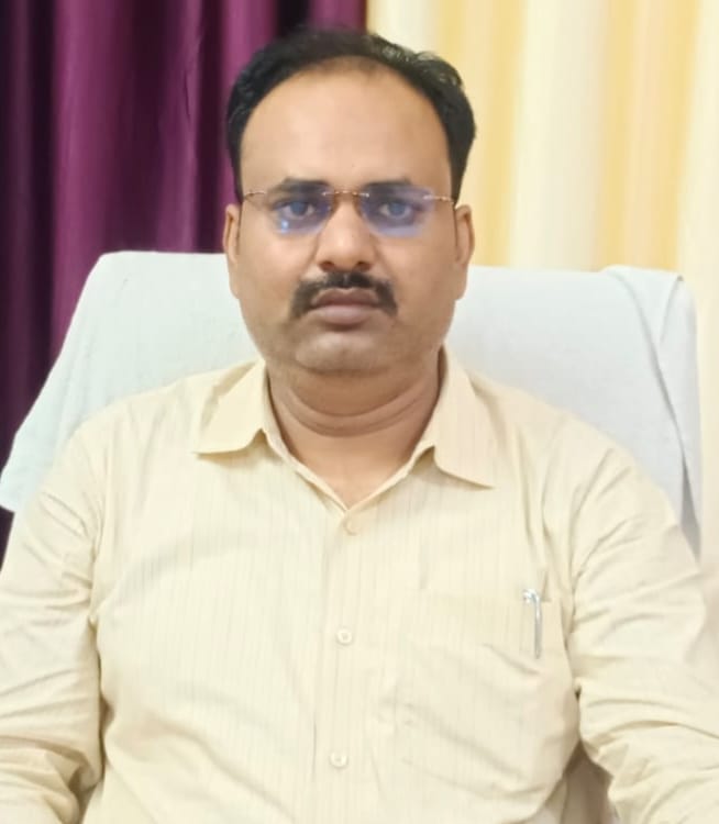 किसानों को उर्वरक वितरण में सख्ती: टैगिंग या ओवररेटिंग पर होगी कठोर कार्रवाई किसानों को उर्वरक वितरण में सख्ती: टैगिंग या ओवररेटिंग पर होगी कठोर कार्रवाई