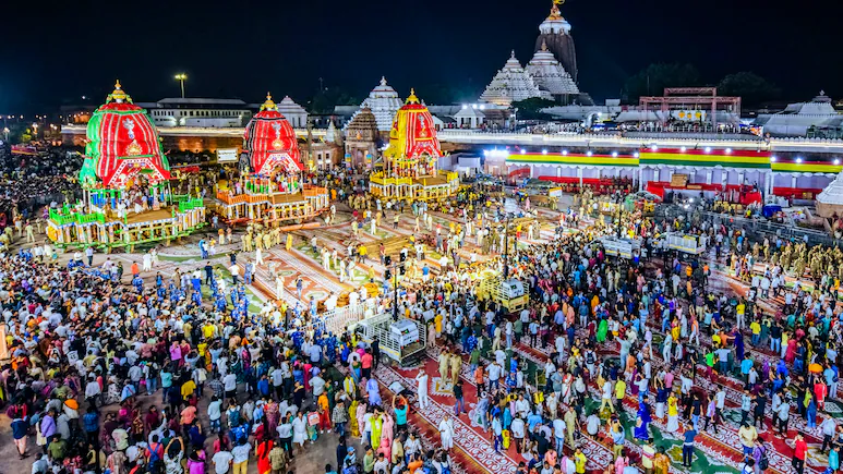 सज गए रथ, भगवान जगन्नाथ तैयार... अब बस शाम 4 बजे का इंतजार, पुरी पहुंचे लाखों में श्रद्धालु सज गए रथ, भगवान जगन्नाथ तैयार... अब बस शाम 4 बजे का इंतजार, पुरी पहुंचे लाखों में श्रद्धालु