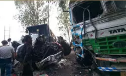 दो ट्रकों की आमने-सामने भीषण भिड़ंत, मालिक और ड्राइवर की मौत; मुरादाबाद मार्ग पर हुआ हादसा दो ट्रकों की आमने-सामने भीषण भिड़ंत, मालिक और ड्राइवर की मौत; मुरादाबाद मार्ग पर हुआ हादसा