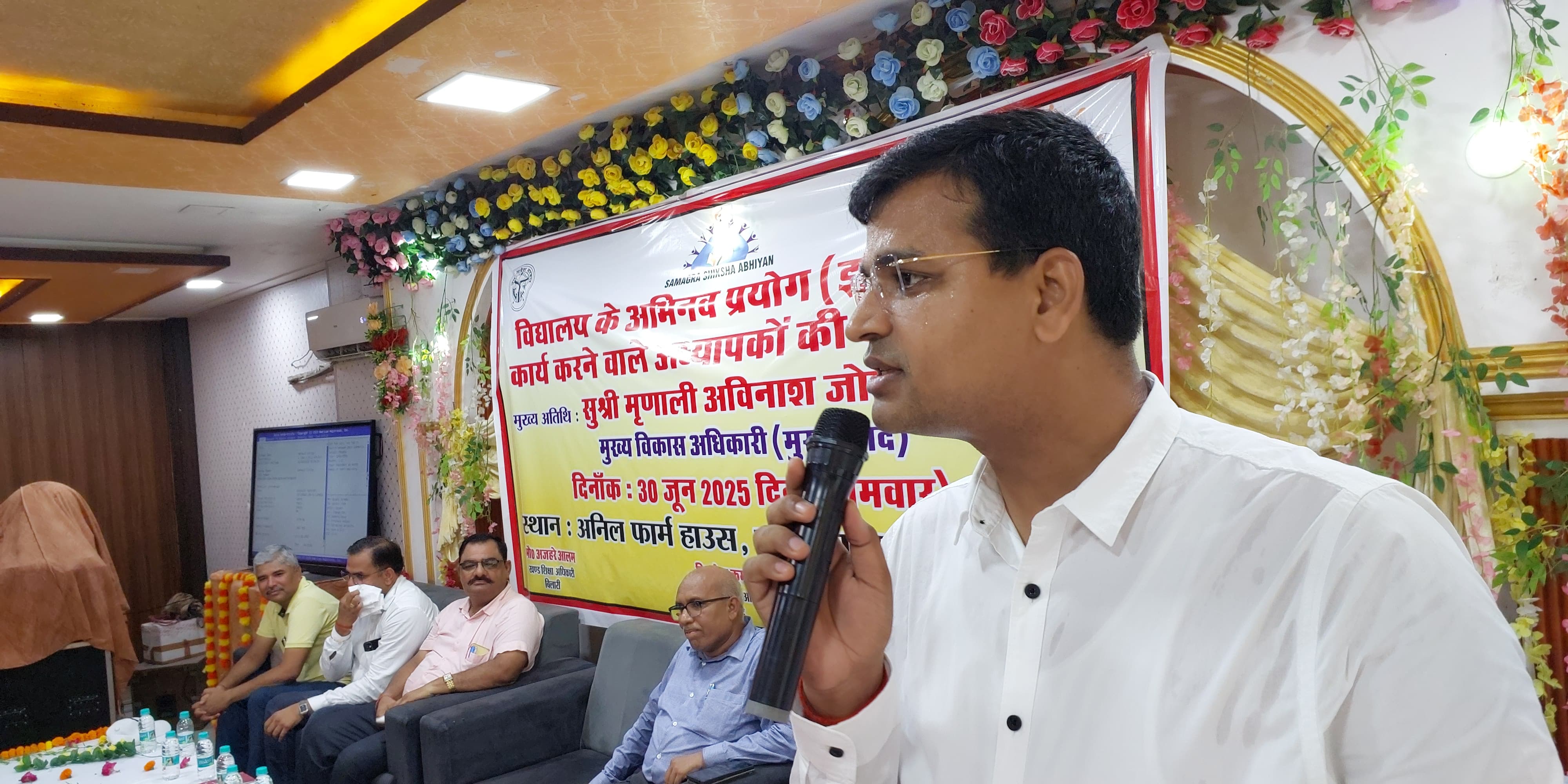 शिक्षकों की कार्यशाला में अभिनव प्रयोग करके शिक्षण देने वाले अध्यापकों को किया सम्मानित शिक्षकों की कार्यशाला में अभिनव प्रयोग करके शिक्षण देने वाले अध्यापकों को किया सम्मानित