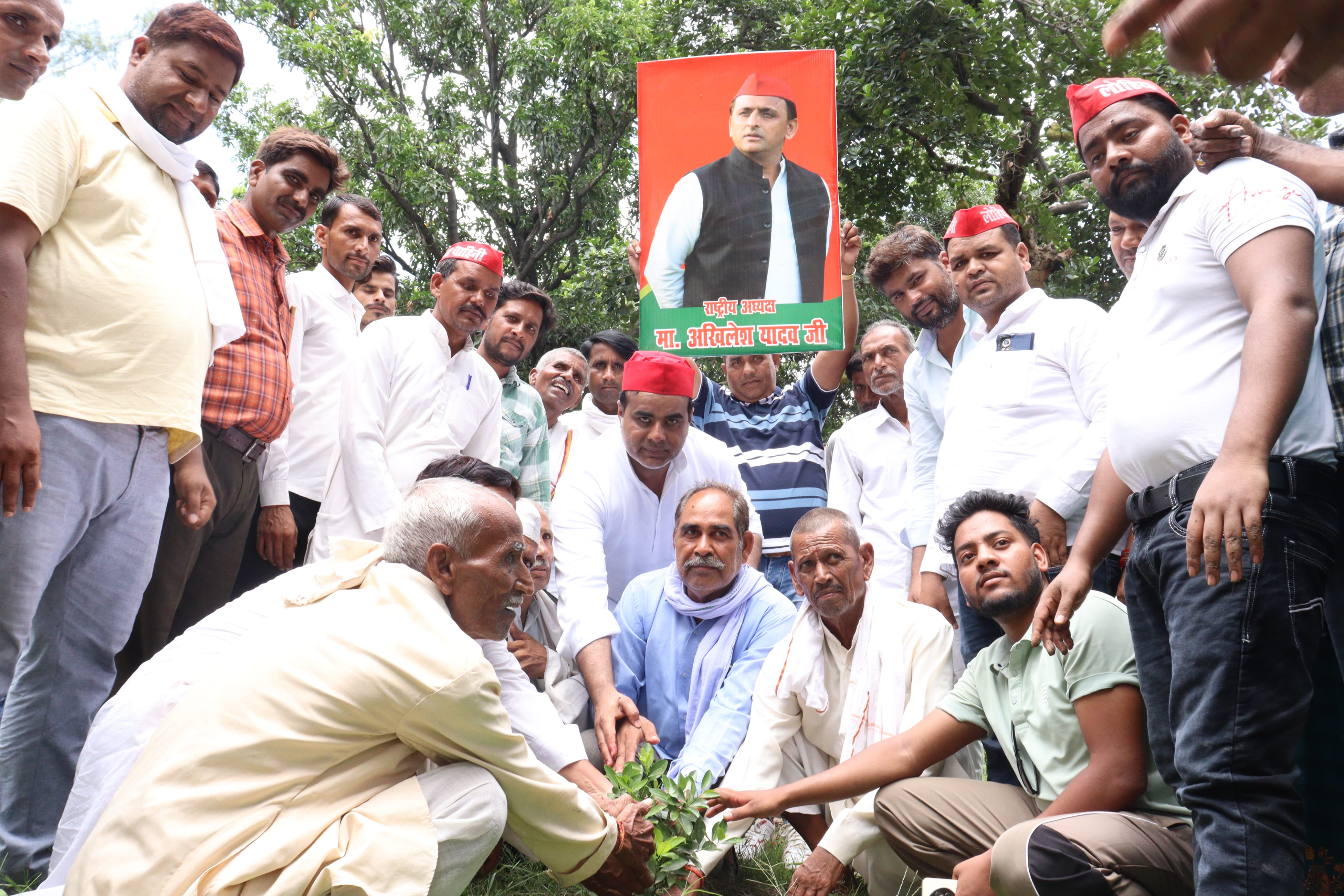 लोक कल्याण दिवस के रुप में मनाया सपा प्रमुख का जन्मदिन लोक कल्याण दिवस के रुप में मनाया सपा प्रमुख का जन्मदिन