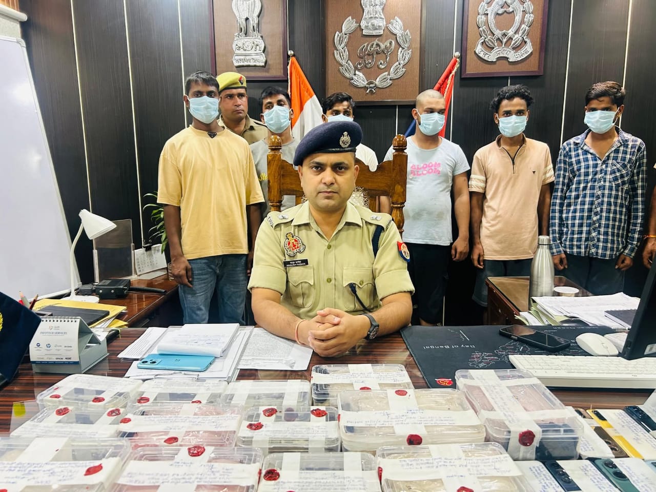 बरेली में स्मैक बनाने वाली फैक्ट्री का भंडाफोड़, 6 तस्कर गिरफ्तार, कब्जे से कुल 3 किलो 526 ग्राम स्मैक बरामद, जिसकी अंतरराष्ट्रीय कीमत करीब 07 करोड़ रुपये