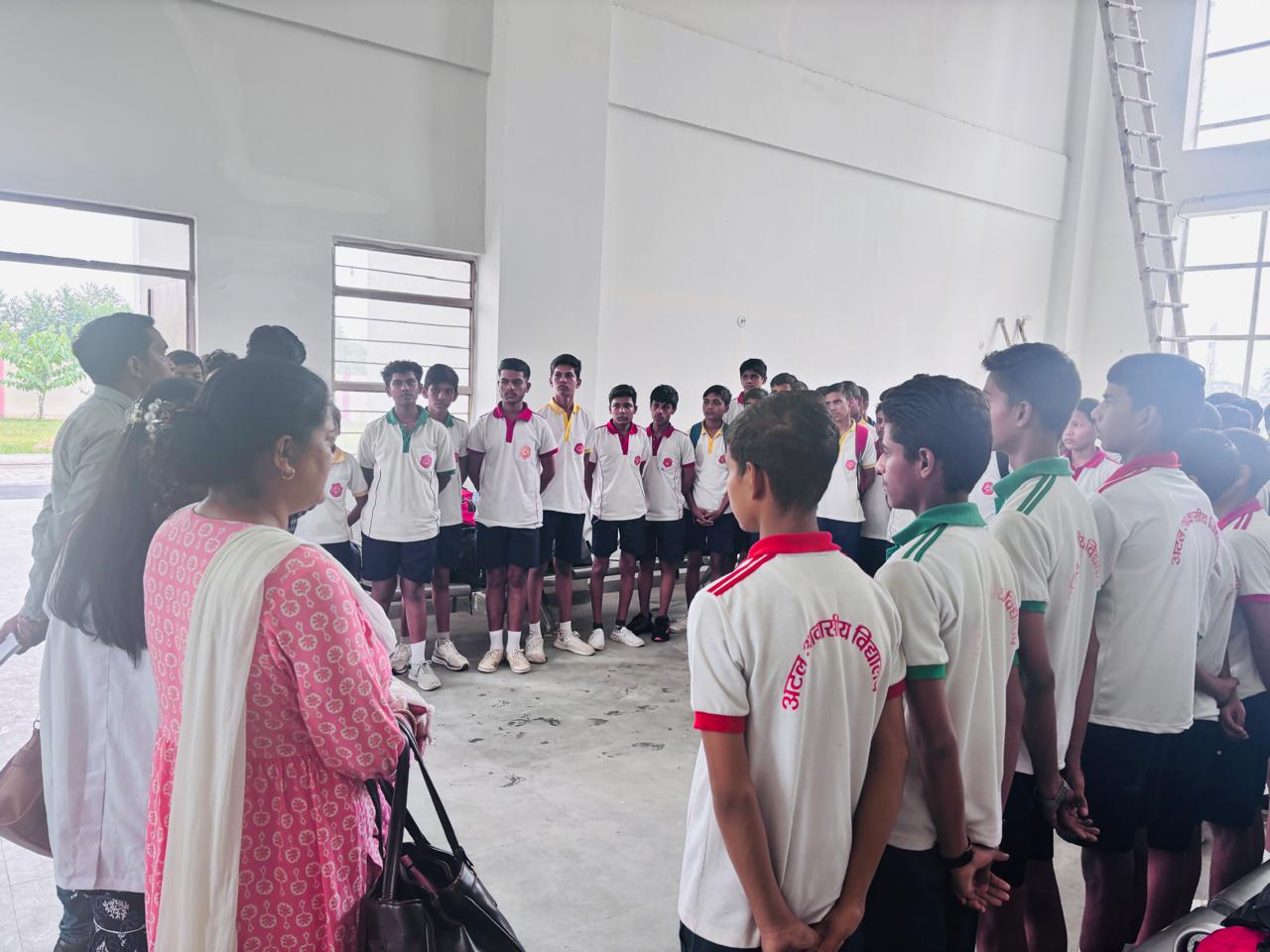 अटल आवासीय विद्यालय में बच्चों का स्वास्थ्य परीक्षण