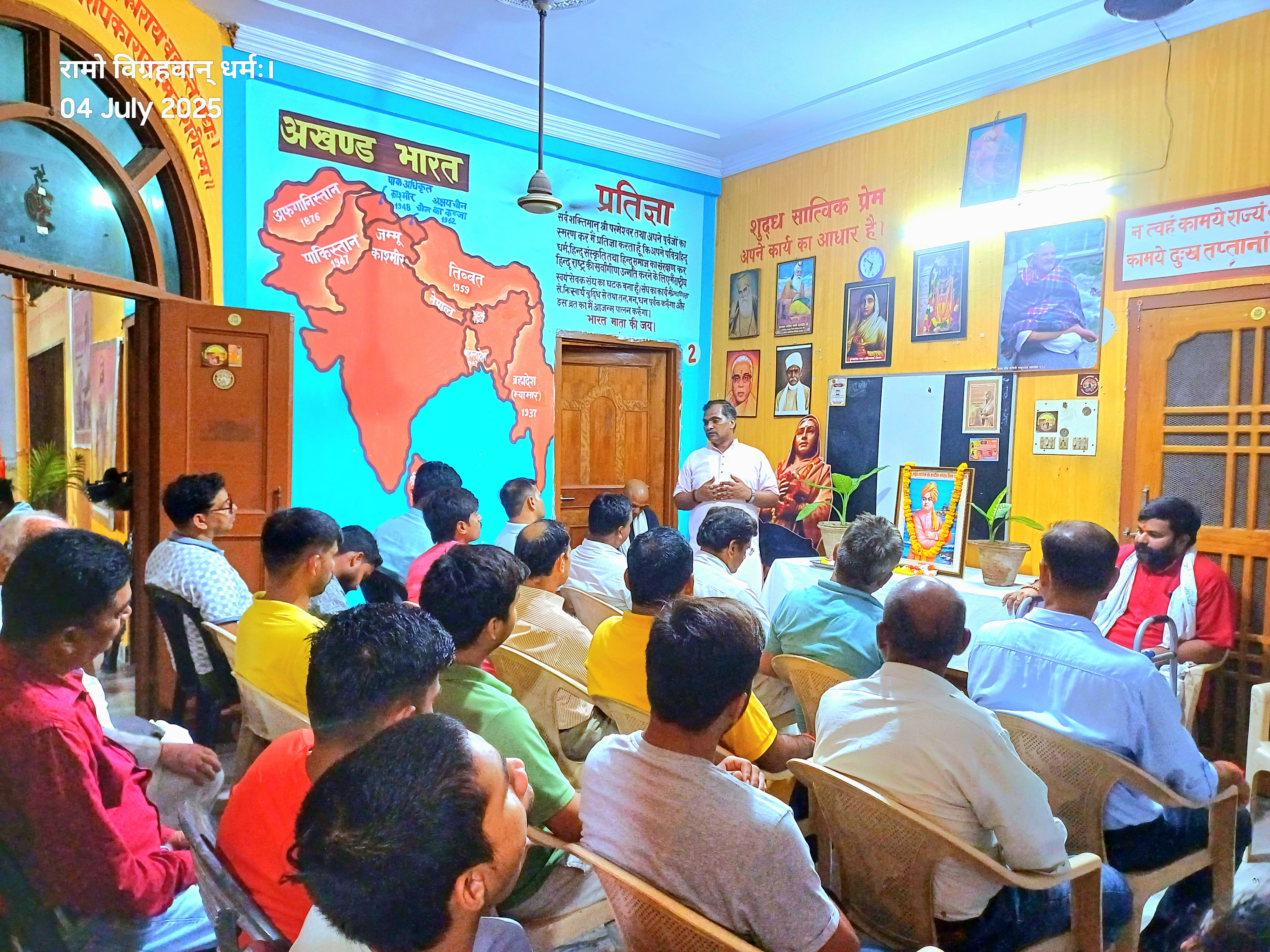 स्वामी विवेकानन्द का जन्म भारत की सांस्कृतिक पुकार का ईश्वरीय उत्तर : अखिलेश स्वामी विवेकानन्द का जन्म भारत की सांस्कृतिक पुकार का ईश्वरीय उत्तर : अखिलेश