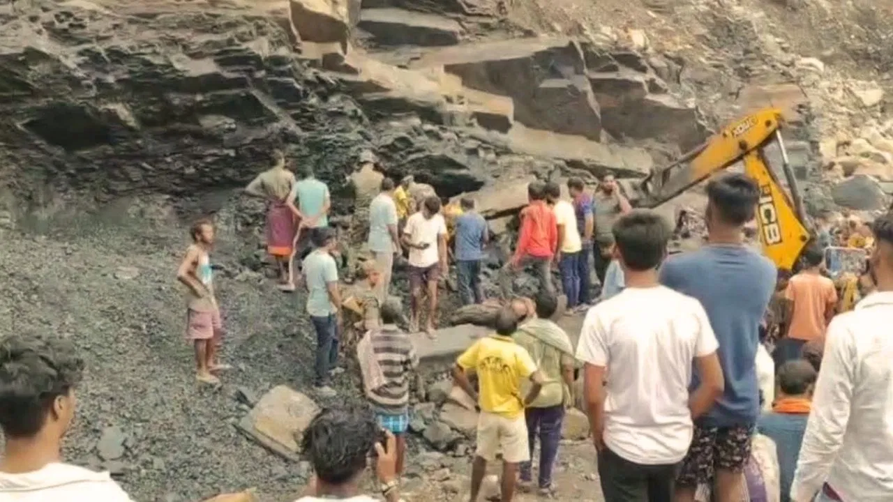 अवैध खनन की बलि चढ़े मजदूर… कोयला खदान धंसने से 4 की मौत, 6 घायल अवैध खनन की बलि चढ़े मजदूर… कोयला खदान धंसने से 4 की मौत, 6 घायल