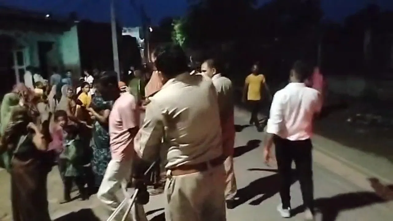 मथुरा: पथराव, फायरिंग… जाटव और ठाकुर समाज आमने-सामने; डेहरुआ गांव में बवाल की कहानी मथुरा: पथराव, फायरिंग… जाटव और ठाकुर समाज आमने-सामने; डेहरुआ गांव में बवाल की कहानी