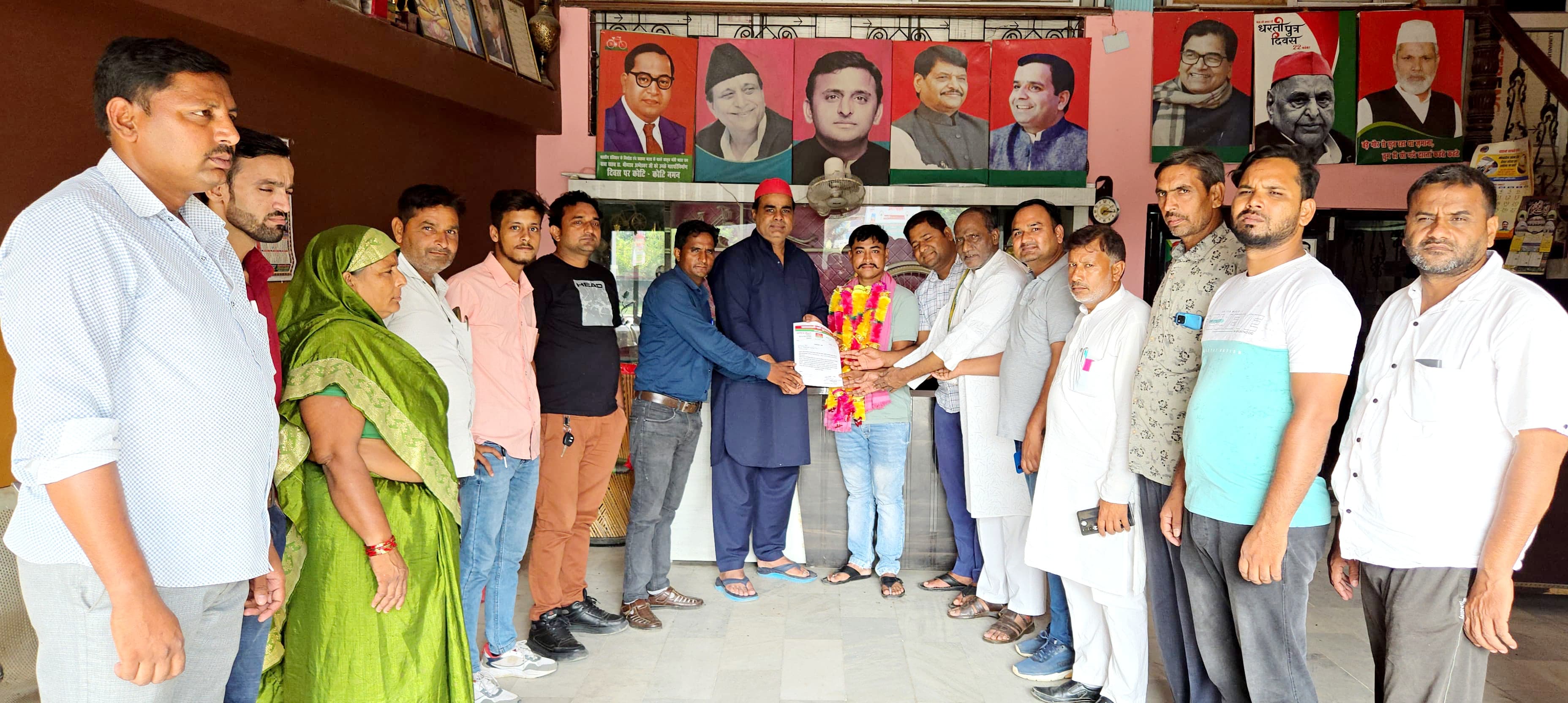 मुलायम सिंह यूथ ब्रिगेड के बिलारी विधानसभा अध्यक्ष बने रमाकान्त सैनी मुलायम सिंह यूथ ब्रिगेड के बिलारी विधानसभा अध्यक्ष बने रमाकान्त सैनी