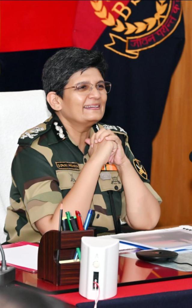 RPF की पहली महिला DG बनीं IPS सोनाली मिश्रा, यहां जानिए क्यों सौंपी गई उन्हें यह बड़ी जिम्मेदारी? RPF की पहली महिला DG बनीं IPS सोनाली मिश्रा, यहां जानिए क्यों सौंपी गई उन्हें यह बड़ी जिम्मेदारी?