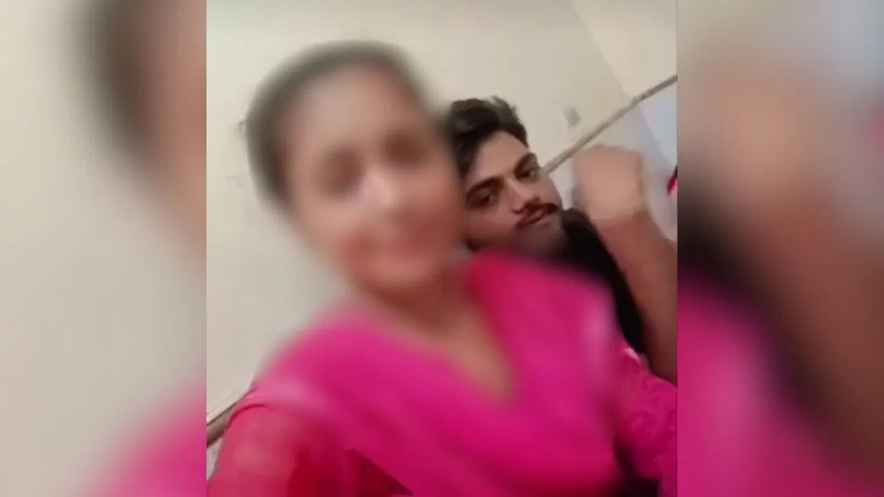 हिंदू युवती ने प्यार के लिए इस्लाम कबूला, वीडियो वायरल होने पर थाने पहुंचे बजरंग दल के लोग हिंदू युवती ने प्यार के लिए इस्लाम कबूला, वीडियो वायरल होने पर थाने पहुंचे बजरंग दल के लोग