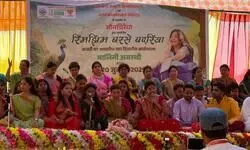 चंदौली में मालिनी अवस्थी ने सावन की बिखेरी छठा,समापन पर सुप्रसिद्ध गायिका के कजरी गीतों पर झूमे लोग चंदौली में मालिनी अवस्थी ने सावन की बिखेरी छठा,समापन पर सुप्रसिद्ध गायिका के कजरी गीतों पर झूमे लोग