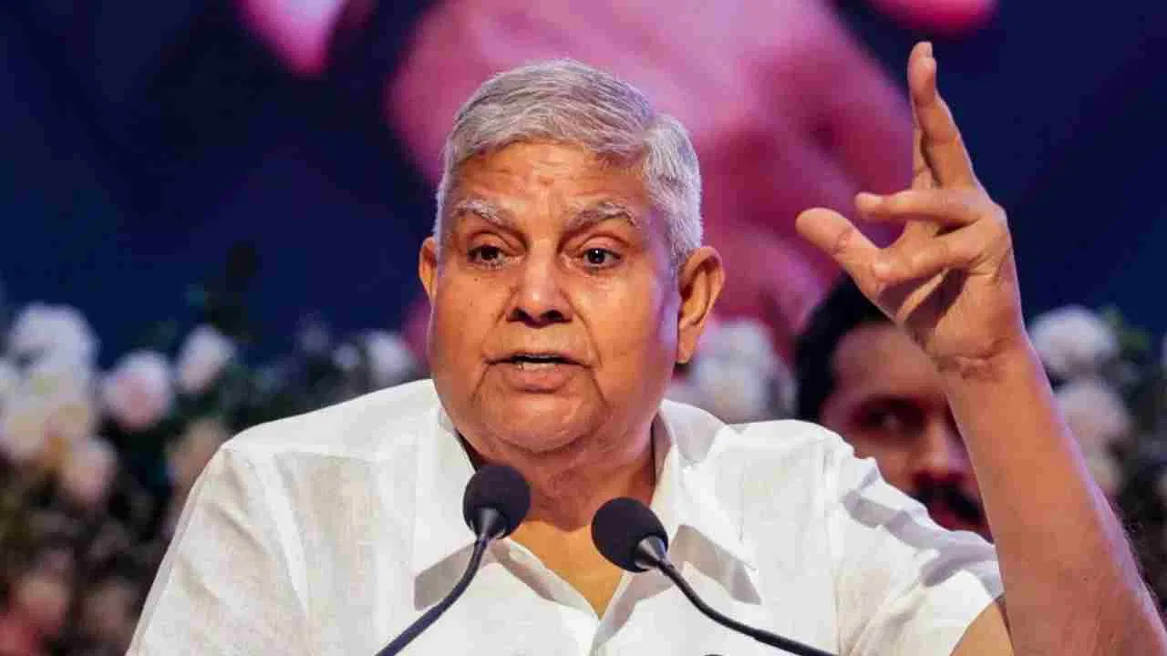 सिर्फ स्वास्थ्य कारण या फिर कुछ और, जगदीप धनखड़ के इस्तीफे के पीछे की क्या है कहानी? सिर्फ स्वास्थ्य कारण या फिर कुछ और, जगदीप धनखड़ के इस्तीफे के पीछे की क्या है कहानी?